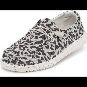 Size 8 cheetah hey dudes